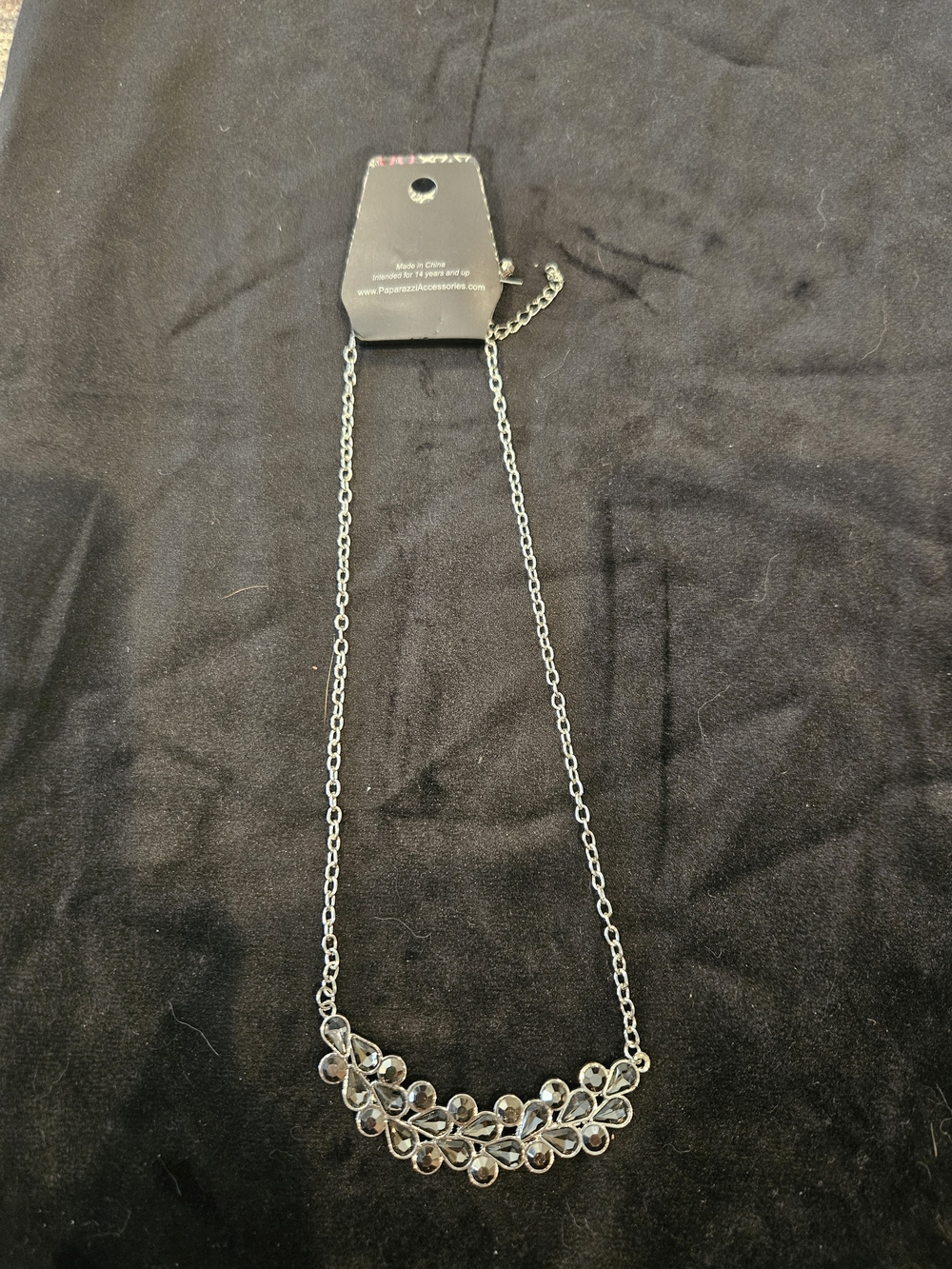 paparazzi Silver Crystal Leaf Garland Necklace